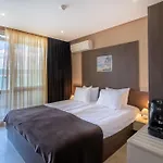 Paradiso Dreams Aparthotel